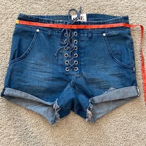 One Teaspoon Super Freaks